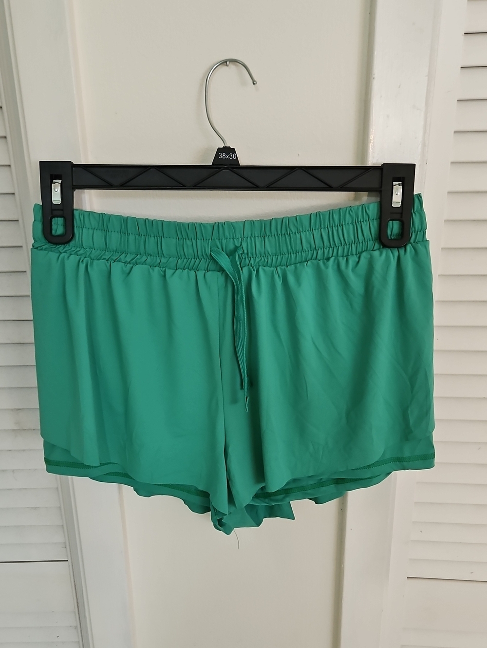 NWOT Women’s Lightweight Elastic Waist Green Butterfly Shorts